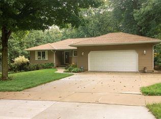 3216 Timber Valley Ct NE, Cedar Rapids, IA 52402