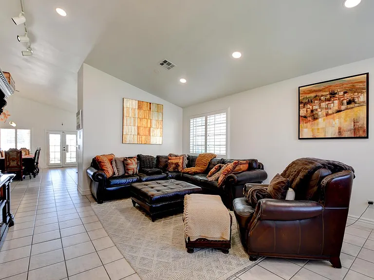 7365 Tamarind Ave — Photo 5