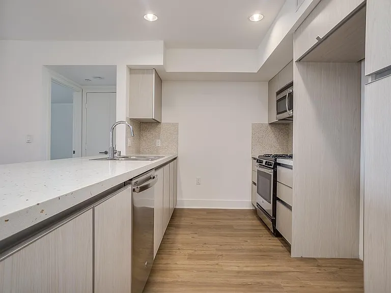 1529 Beloit Ave #2 — Photo 11