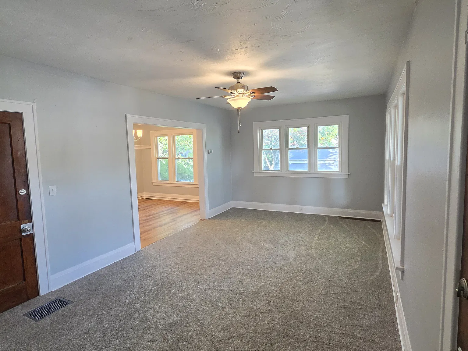 2 bed, 1000 sqft, $1,250 — Photo 3