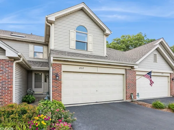 202 Woodboro Dr, West Chicago, IL 60185