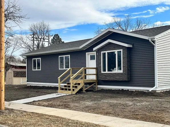 205 E 2nd St, Murdo, SD 57559