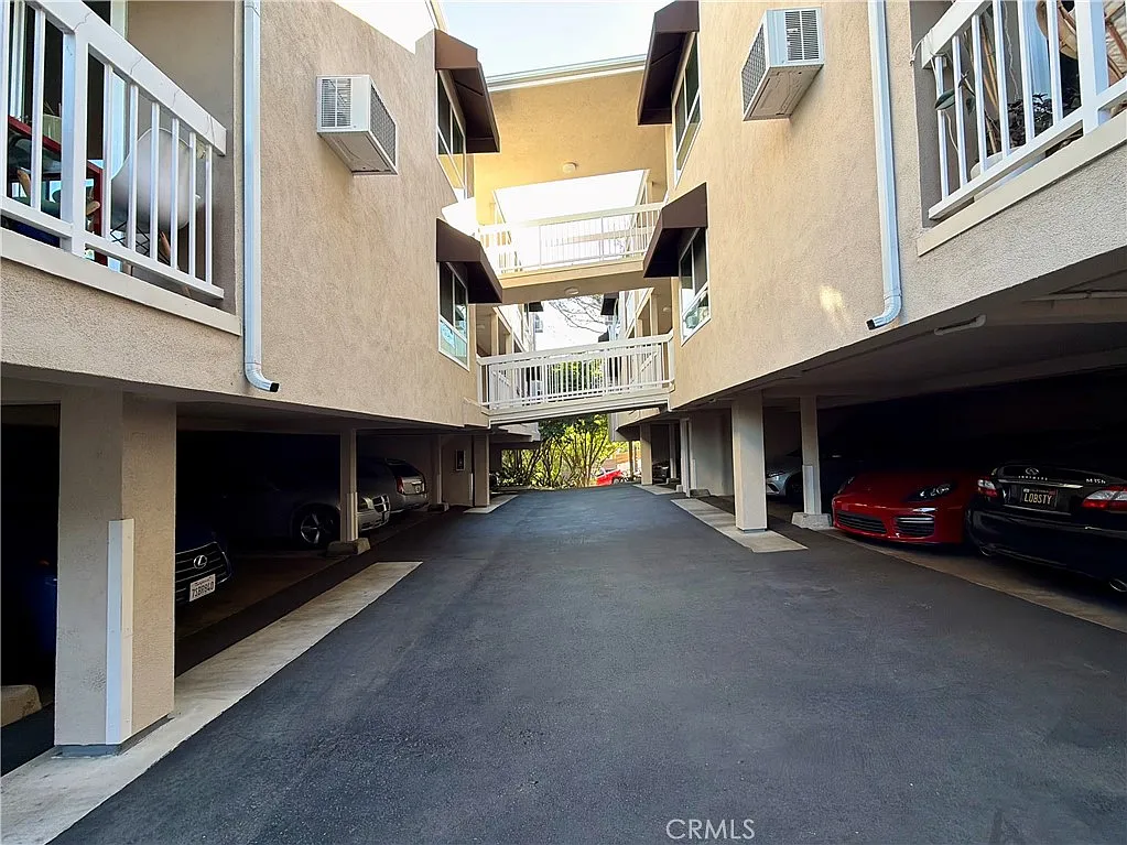 2 bed, 17906 sqft, $2,795 — Photo 1