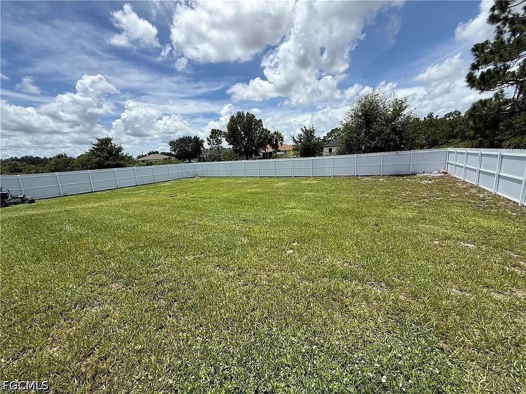 3 bed, 2.0 bath, 1282 sqft, $1,600 — Photo 2