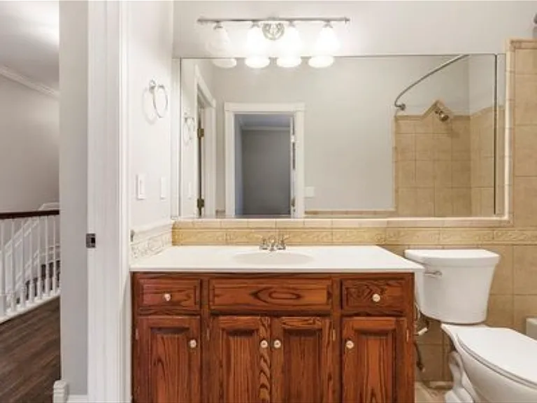 810 W Truman Rd — Photo 18