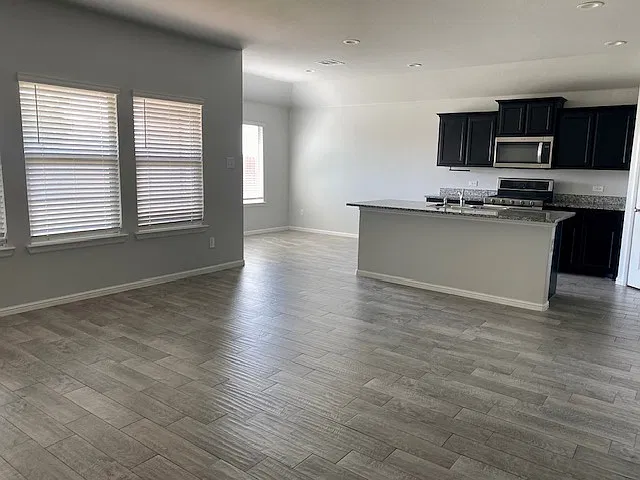 3 bed, 1449 sqft, $1,900 — Photo 2
