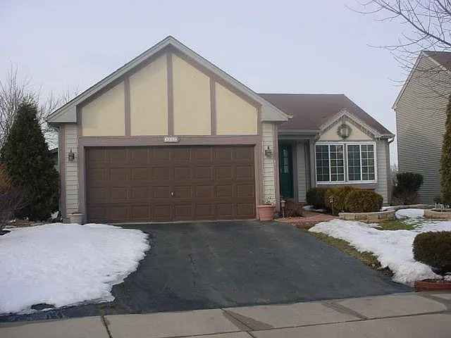 1212 Longford Cir photo 1