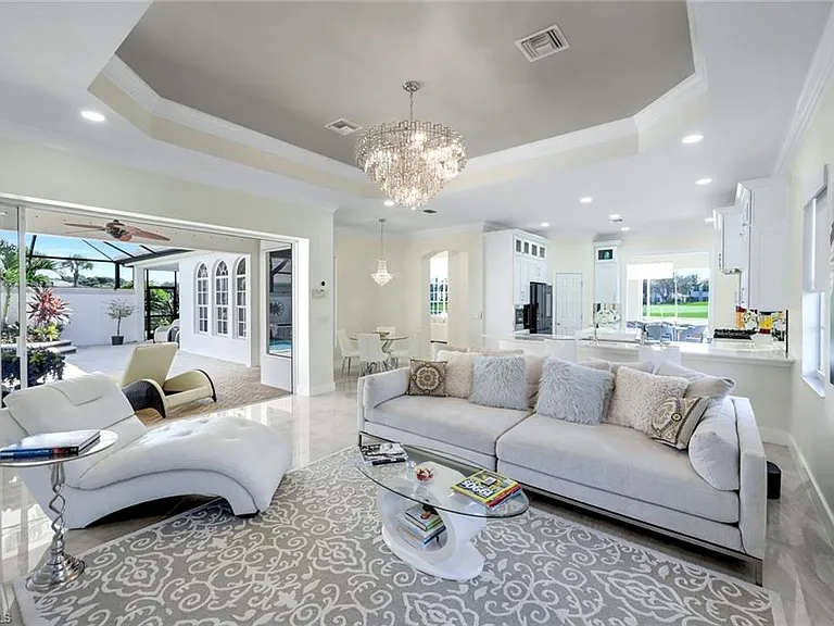 22660 Fairlawn Ct — Photo 8