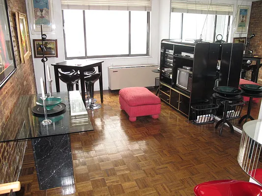 Sold by Metropolis Real Estate of Manhattan | media 14