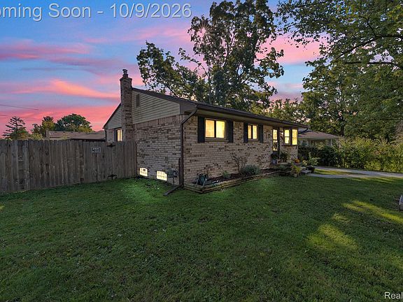 5th image of 14325 Bailey St