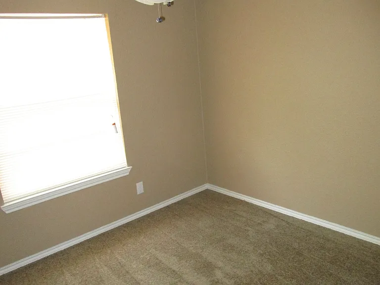 6605 Kitty Dr — Photo 10