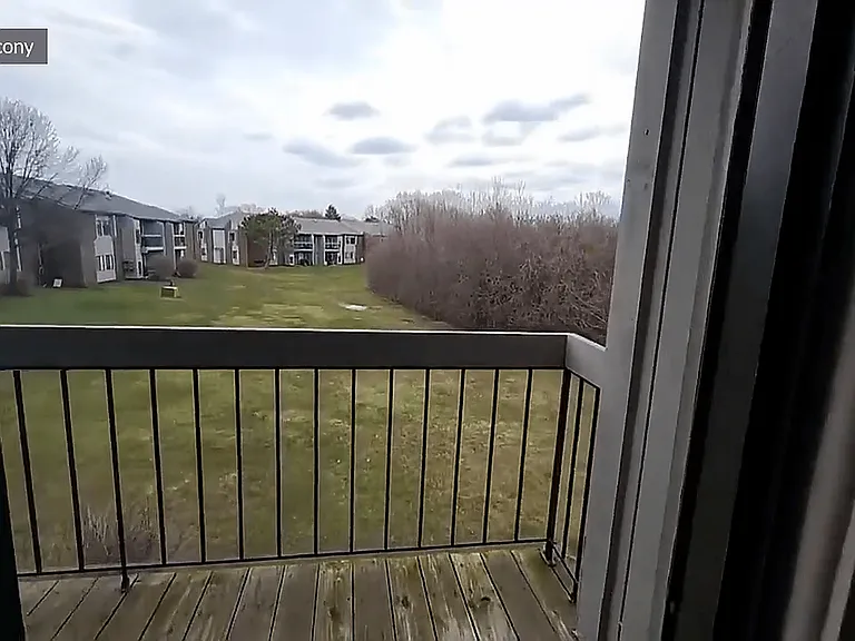 Three Oaks Apartments — Photo 40