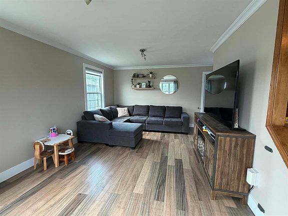 5th image of 13 Spruce Avenue