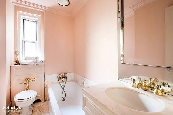 Sold by Sotheby's International Realty | media 7