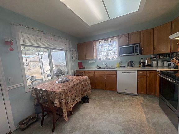3rd image of 3400 Wilson St #156