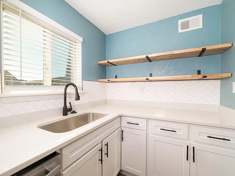 Ocean Air Apartments — Photo 29