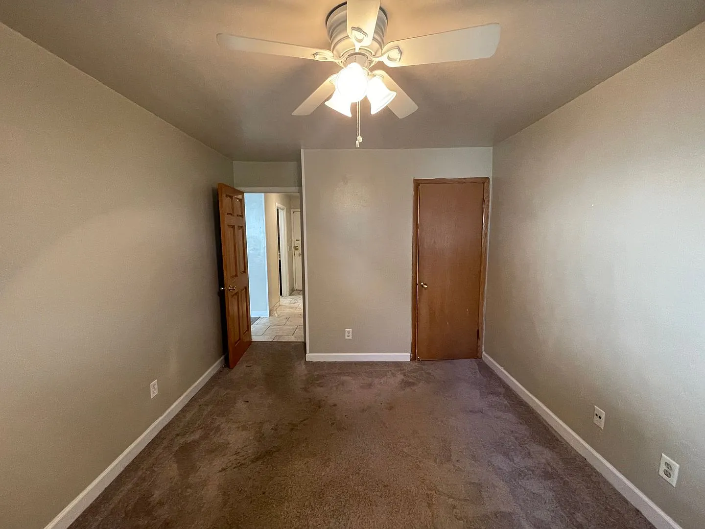 2425 N Oakland Ave — Photo 2