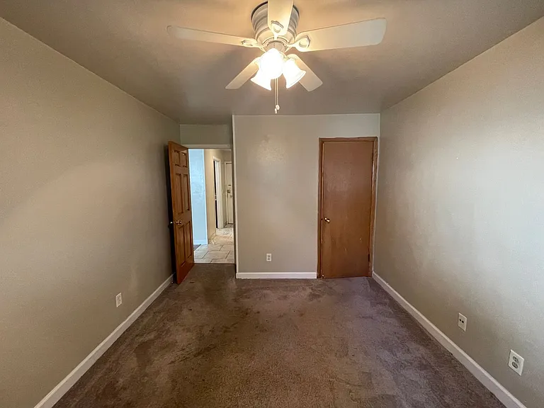 2425 N Oakland Ave — Photo 2
