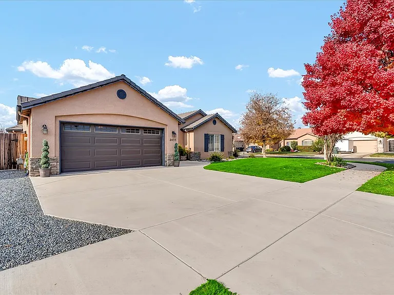 2435 N Crowe St — Photo 9