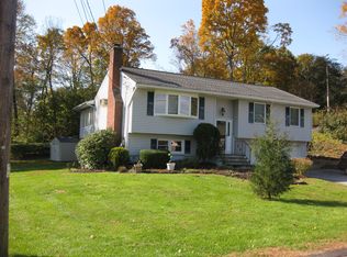11 Daisy Ln, Wappingers Falls, NY 12590