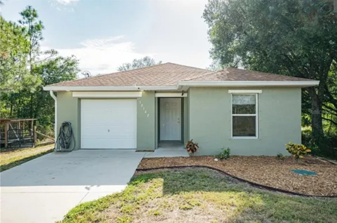 3 bed, 1208 sqft, $1,700 — Photo 1