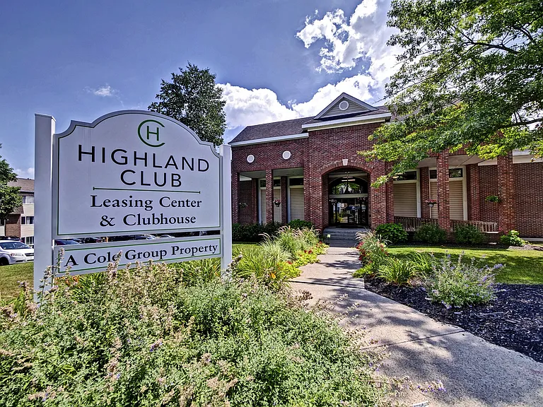 Highland Club Apartments — Photo 25
