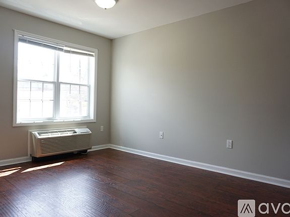 2nd image of 701 Richwood Ave #203