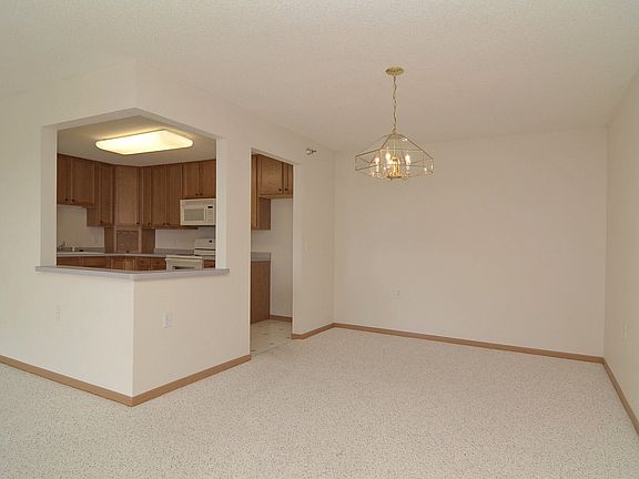 3rd image of 170 Emerson Ave E APT 303