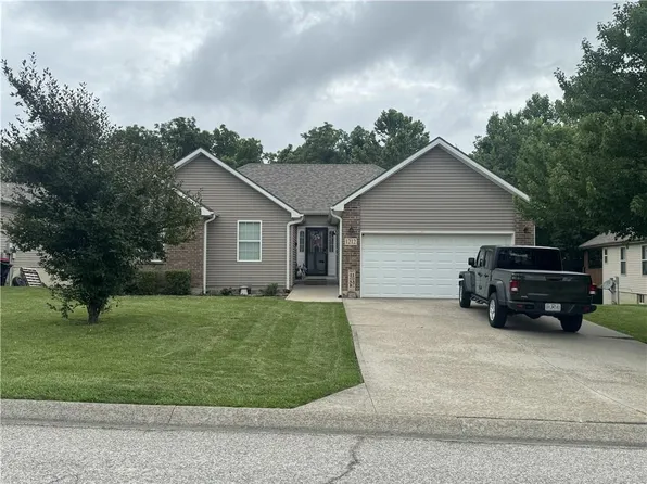 1212 Nottingham Dr, Warrensburg, MO 64093
