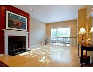 2nd image of 921 N Hermitage Ave APT 1