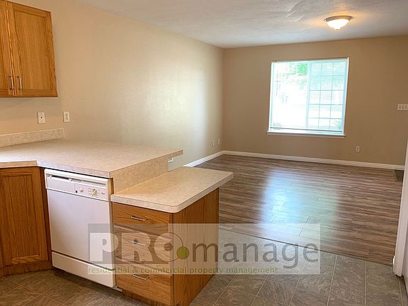 5th image of 610 Linden Dr APT 1