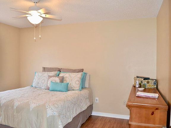 3rd image of 3285 Kirby Dr