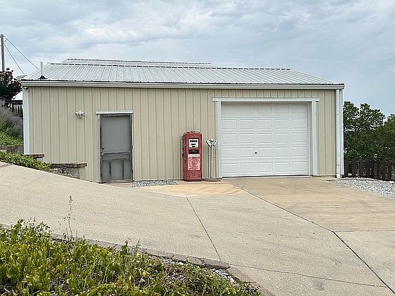 4th image of 425 Seminole Dr