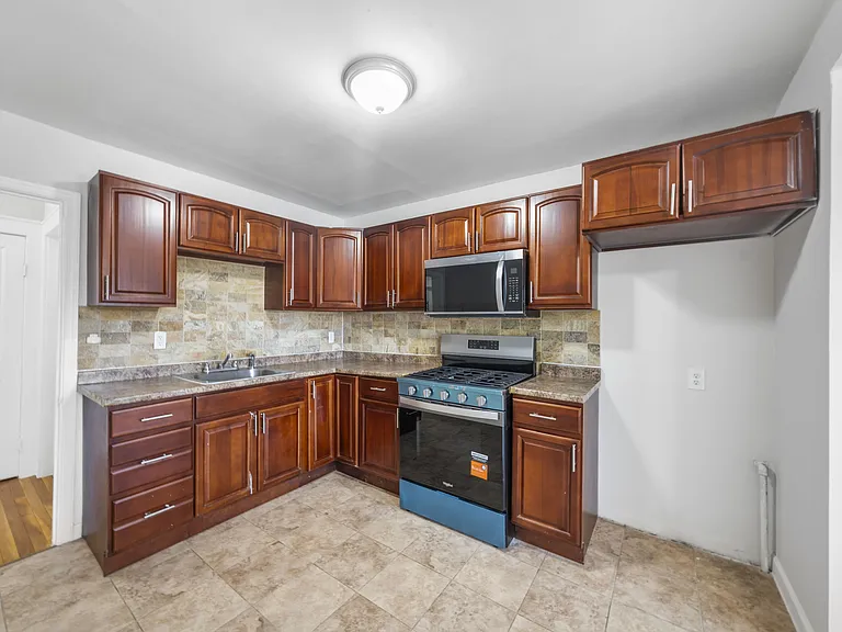 38 Lionel St #2 — Photo 2