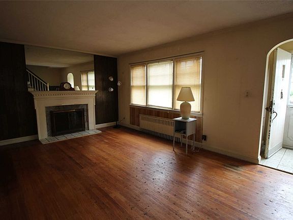 3rd image of 12 Stuart Ave