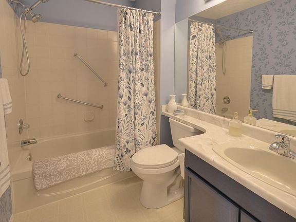 5th image of 5751 189th St NW