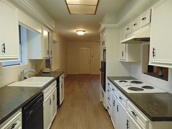 5th image of 2810 Eaglerock Cir