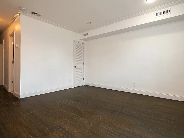 1821 Providence St NE #4 — Photo 8