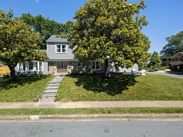 2606 N Quincy St — Photo 1