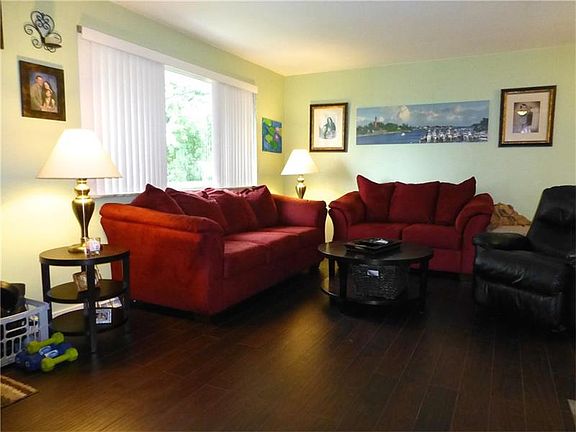 5th image of 133 Saint Rose Pl