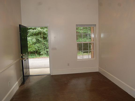 4th image of 35 Circle St Unit C