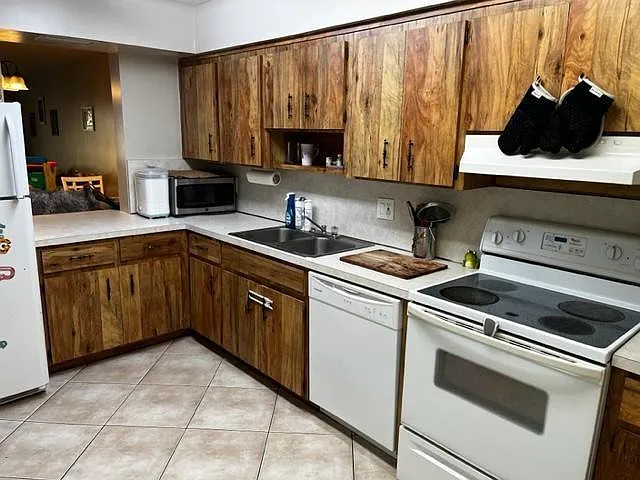 2 bed, 1.5 bath, 1300 sqft, $2,350 — Photo 3