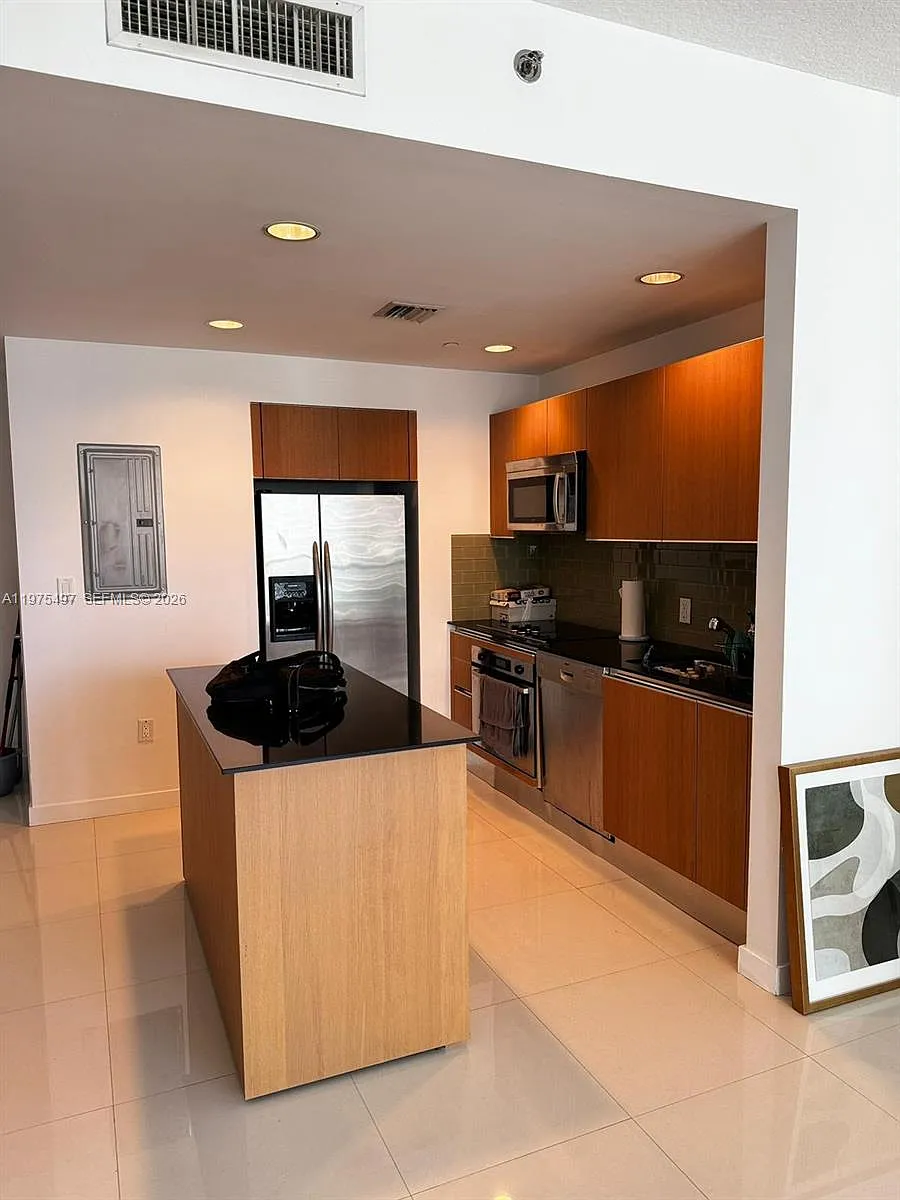 Building Photo - 1050 Brickell Ave #2908