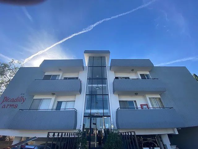 8822 W. Cadillac Ave. — Photo 2