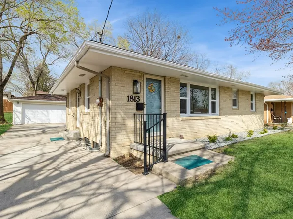 1813 Pearl Dr, West Des Moines, IA 50265