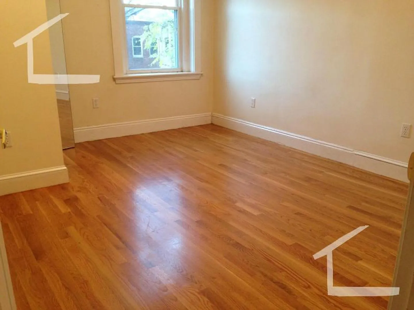 Nice 3 bed in Brookline — Photo 3