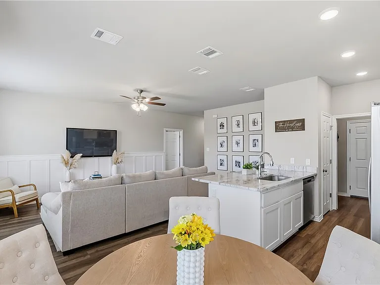 2420 Lightfoot Ln — Photo 15