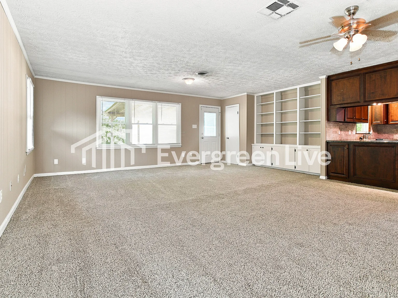 3 bed, 2.0 bath, 1730 sqft, $1,495 — Photo 3