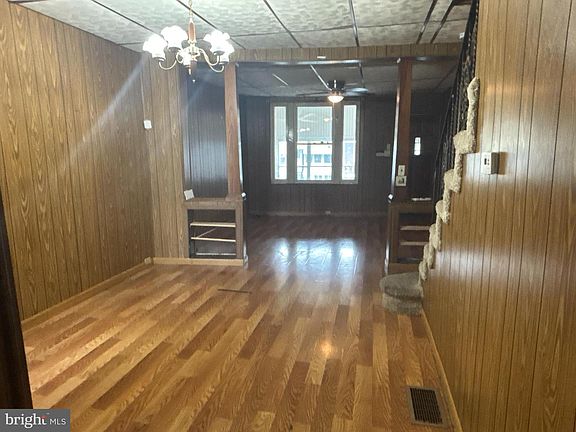 4th image of 1110 E 11th St