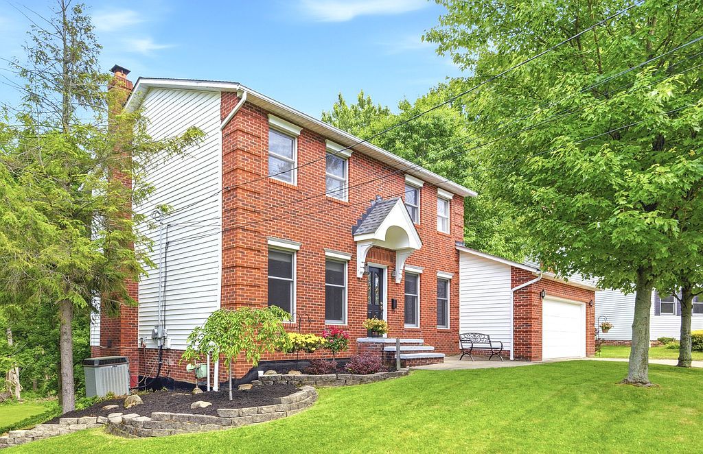 643 Robin Dr - Property Image